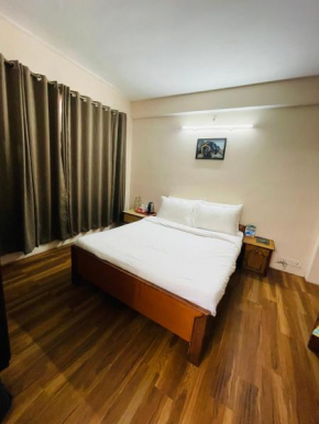 Hotel Zeal Home Stay - In house parking - 5g Wifi- Near Taj mahal
